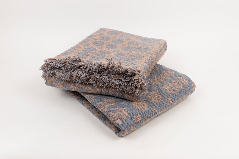 Pebble - Welsh Bedspread (T3 28)