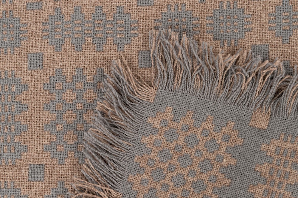 Pebble - Welsh Bedspread (T3 28)